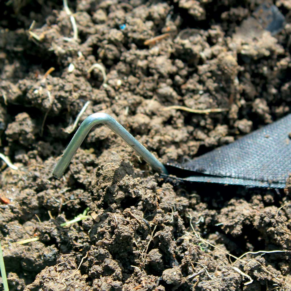 Metal top ground pegs